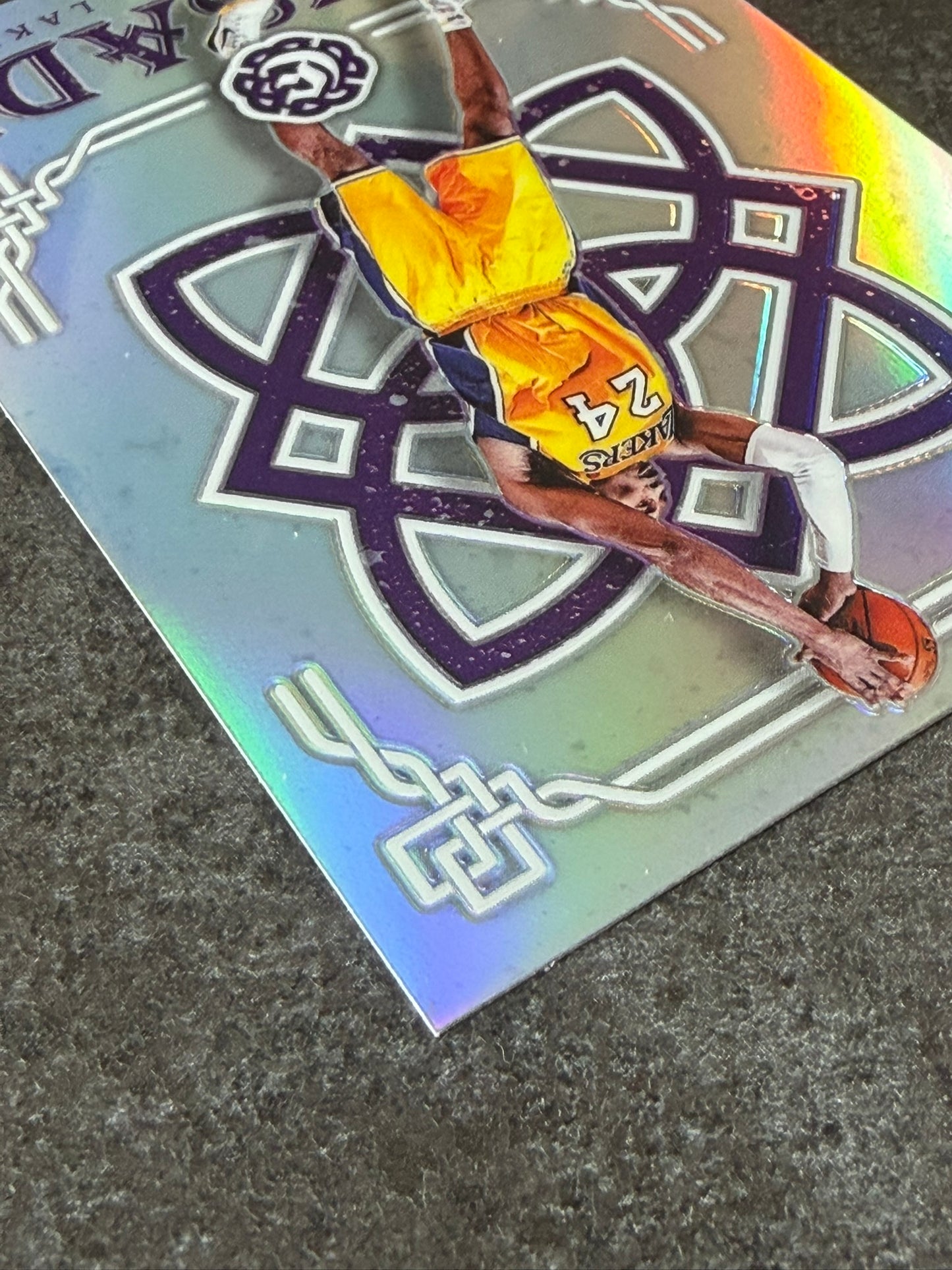 2016-17 Panini Excalibur Crusade Silver Prizm Kobe Bryant #88